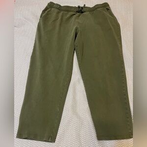 A New Day olive green cropped pants. Drawstring elastic waist. Pockets. Size XL.